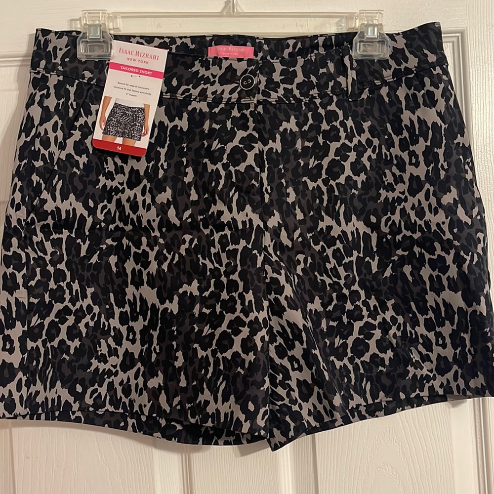Isaac Mizrahi New York Distressed Leopard Stretch Trouser Shorts Size 14